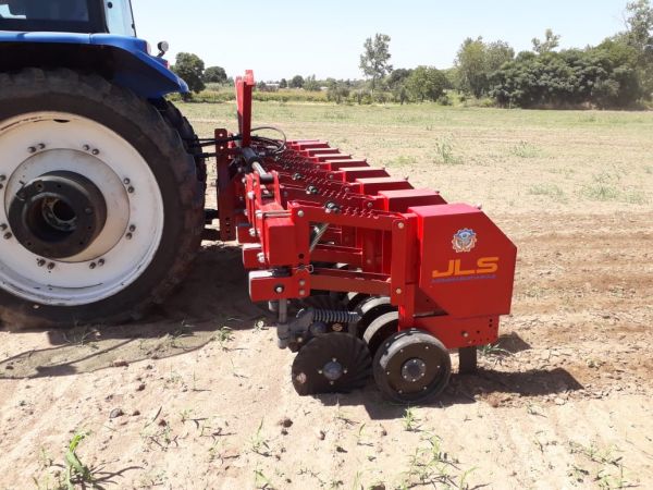 Desmalezador 9 cuerpos con sistema de paralelogramo deformable