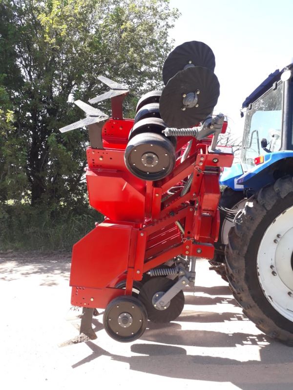 Desmalezador 9 cuerpos con sistema de paralelogramo deformable