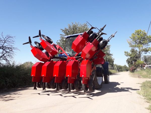 Desmalezador 9 cuerpos con sistema de paralelogramo deformable