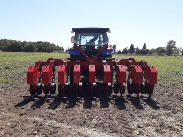 Desmalezador 9 cuerpos con sistema de paralelogramo deformable