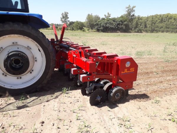 Desmalezador 9 cuerpos con sistema de paralelogramo deformable