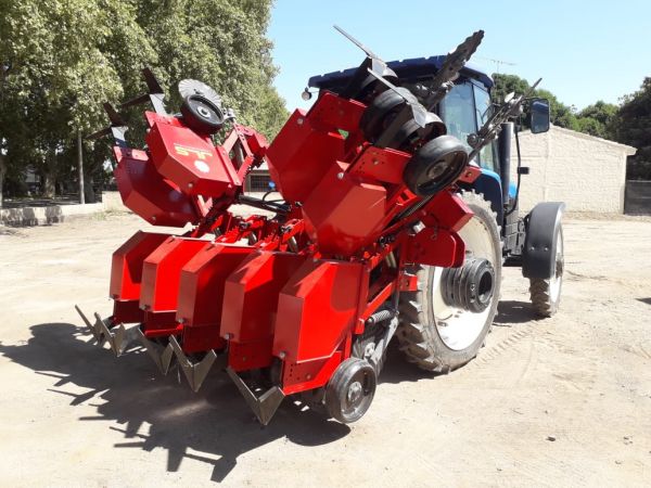 Desmalezador 9 cuerpos con sistema de paralelogramo deformable