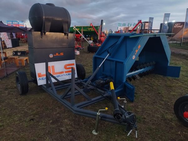 24 - Volteadora de compost 3.00 metros - Chasis rebatible